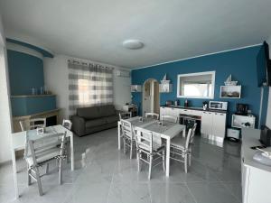 A kitchen or kitchenette at VILLA LUDO a ZAMBRONE TROPEA