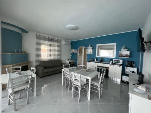 A kitchen or kitchenette at VILLA LUDO a ZAMBRONE TROPEA