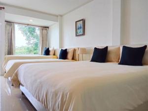 Кровать или кровати в номере Koh Larn Riviera