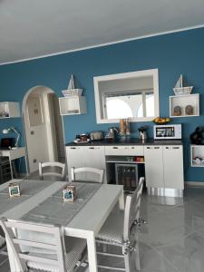 A kitchen or kitchenette at VILLA LUDO a ZAMBRONE TROPEA