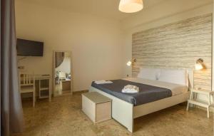 Tempat tidur dalam kamar di Bahari Beachfront Aparthotel Selinunte
