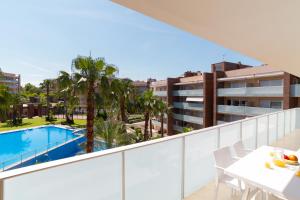 Bazén v ubytování IBERSOL SPA AQQUARIA SUITES nebo v jeho okolí
