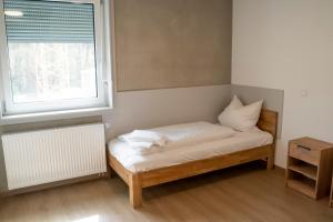 Ein Bett oder Betten in einem Zimmer der Unterkunft SITE.INN Denkendorf