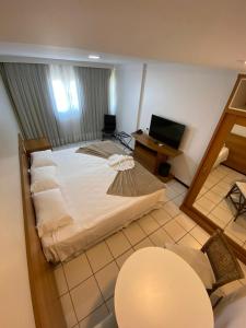 Una cama o camas en una habitación de Ponta Negra Flat ByHotéis
