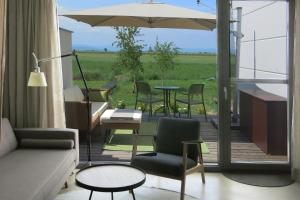 A seating area at Studio-Apartment