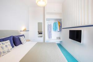 Postel nebo postele na pokoji v ubytování Romantic SeaView Sorrento flat with balcony