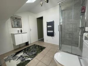 Bathroom sa Les Lodges du Castel