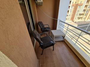 Freshly Modern Renewed 3BR Full AirCod Dar masr Qornfel 휴식 공간
