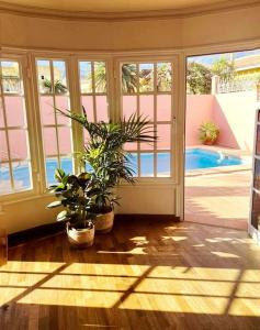 Bazén v ubytovaní lujosa villa con piscina privada alebo v jeho blízkosti