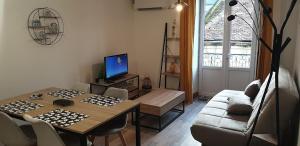 Fotografia z galérie ubytovania Cadurci 2 - Superbe appartement, climatisé avec balcon- Wifi v destinácii Vayrac