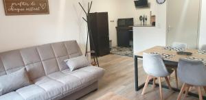 Fotografia z galérie ubytovania Cadurci 2 - Superbe appartement, climatisé avec balcon- Wifi v destinácii Vayrac