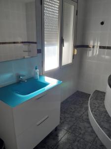 Bilik mandi di Apartamento Duartes en Barbastro vistas al pirineo
