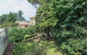 A garden outside 5 Bedroom Amazing Home In Grottaferrata