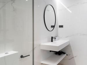 A bathroom at Castellpetit