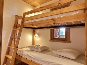 Una cama o camas cuchetas en una habitación  de Studio La Plagne, 2 pièces, 4 personnes - FR-1-455-77