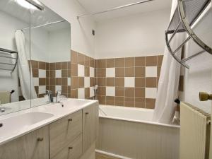 Et badeværelse på Appartement La Plagne, 3 pièces, 7 personnes - FR-1-455-86
