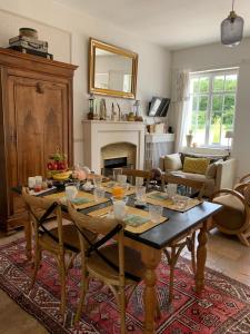 a living room with a table and a fireplace at La Grenouillère - Chambre d'hôtes de charme in Ballan-Miré