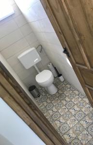 an overhead view of a bathroom with a toilet at Majorka in Tiszafüred +14 photos