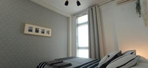 Łóżko lub łóżka w pokoju w obiekcie ZARAUTZ LOFT 1