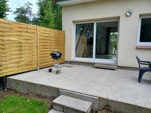 Patio alebo iná vonkajšia časť ubytovania Gîte Au coeur de la Baie