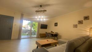 Telewizja i/lub zestaw kina domowego w obiekcie Elena apartment chalkidiki
