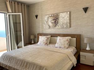 Una cama o camas en una habitación de Villa Isabela - Car Rental for Free