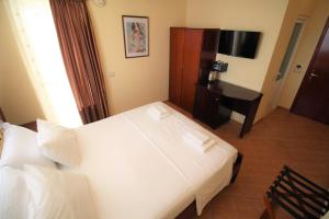 Postel nebo postele na pokoji v ubytování Oskar Hotel
