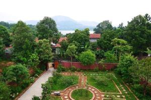 Tầm nhìn từ trên cao của 5 Bedrooms Hanoi Get Away Villa With Lake & Mountain View