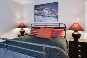 Postel nebo postele na pokoji v ubytování Plum Cottage