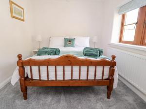 A bed or beds in a room at Top House