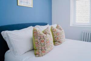 Llit o llits en una habitació de Stylish Covent Garden Apartments