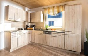 Kuchyň nebo kuchyňský kout v ubytování Ferienhaus 11 Altefähr