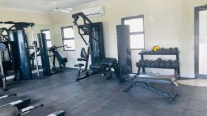 Fitness centrum a/nebo fitness zařízení v ubytování Aquamarine Resort-style Vacations