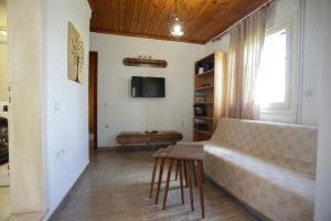 Ein Sitzbereich in der Unterkunft Family Country House-Corfu Holidays