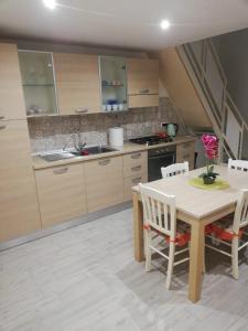Kuchnia lub aneks kuchenny w obiekcie Yume House