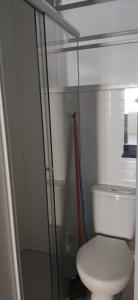 Bilik mandi di Pitangueiras Kitnetes +24 gambar