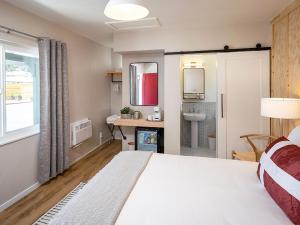 a bedroom with a large bed and a bathroom at Hotel Hygge in Buellton