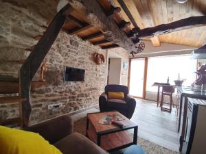 Televízia a/alebo spoločenská miestnosť v ubytovaní Casita vacacional 5 rutas en el rural Costa Da Morte