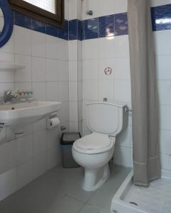 Phòng tắm tại Corfu Room