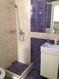 A bathroom at Nautilus Beach Home