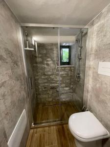 Bagno di LEO APPARTAMENTI con vista panoramica