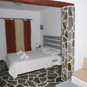 Postel nebo postele na pokoji v ubytování Skyros Koxilas Studios