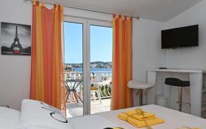 Ένα ή περισσότερα κρεβάτια σε δωμάτιο στο Apartments Ljube +125 φωτογραφίες