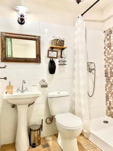 A bathroom at Saschiz 130/Lodging and Glamping