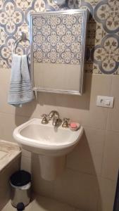 a bathroom with a sink and a mirror at Recantto do Divino B&B in Campos do Jordão