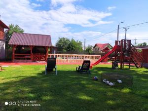 Legeområdet for børn på Casa Marinca + 24 billeder