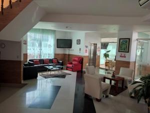 a living room filled with furniture and a tv at Hotel Libertad Pacasmayo in Pacasmayo