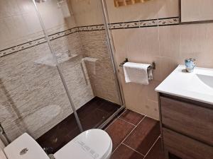 Ванна кімната в Atico Duplex Marques de Reyes
