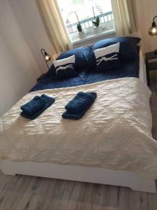 Łóżko lub łóżka w pokoju w obiekcie Apartament nad morzem FABIO Kołobrzeg