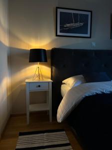Łóżko lub łóżka w pokoju w obiekcie Apartman Yacht